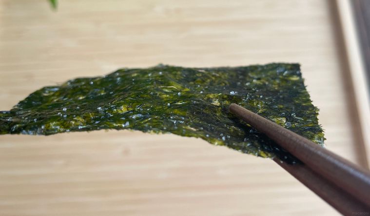 業務スーパー韓国のりをアップで撮影