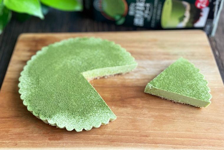 贅沢な濃厚抹茶テリーヌを使ったレアチーズ風ケーキ