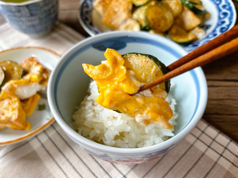 ごはんおかわり野菜ソムリエのズッキーニ豆腐卵のチャンプルー風