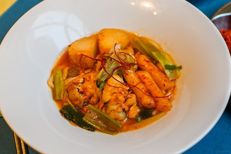 お皿に盛られたうどんのアップ