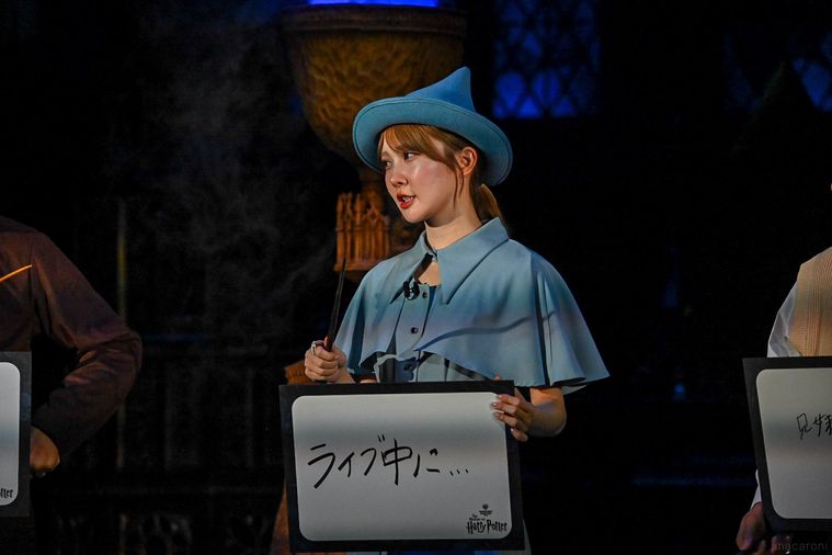 フリップを持った加藤さん