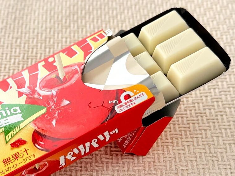 ひと粒maniaりんご飴のここのパッケージを開けた様子