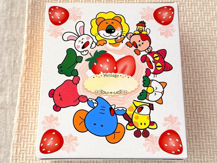 テーブルの上に置かれた「ショートケーキ味のたべっ子どうぶつビスケット」