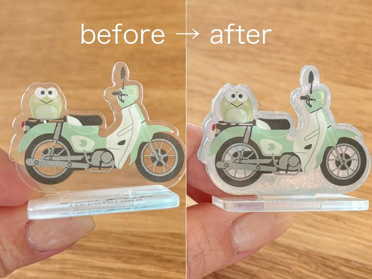 アクリルスタンドに貼った推しカラーホログラムシール