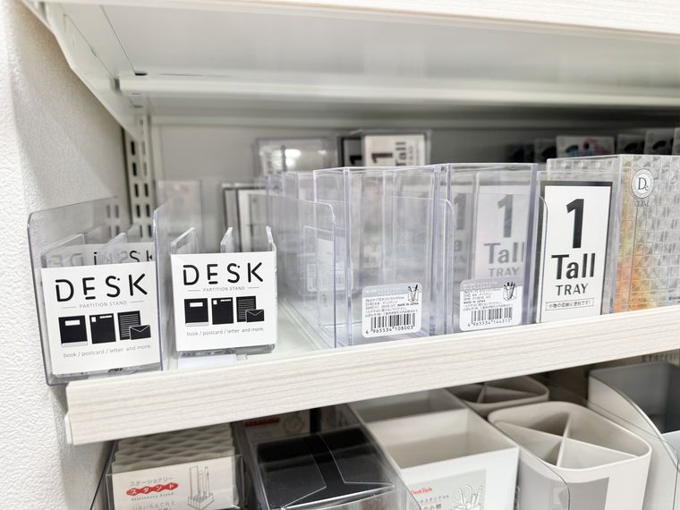 セリアの仕切りスタンドの売り場