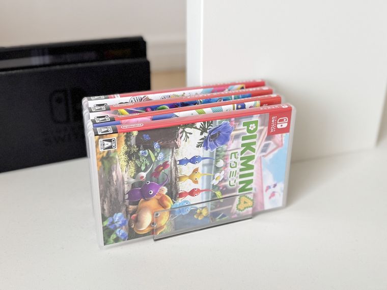 仕切りスタンドでゲームのソフトを整理した様子