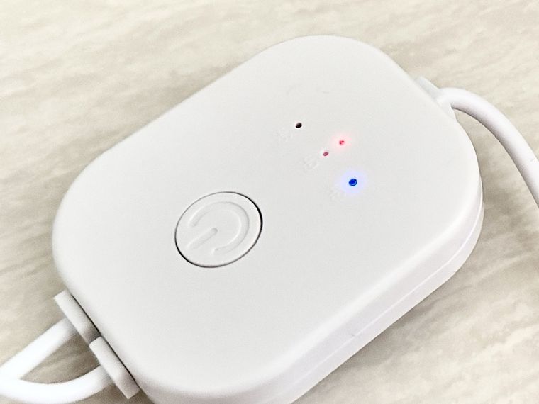 電源を入れたUSB式シューズドライヤーのボタン