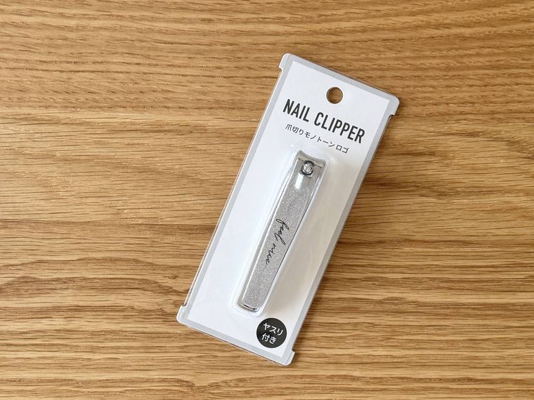 キャンドゥ爪切りモノトーン ロゴのパッケージ