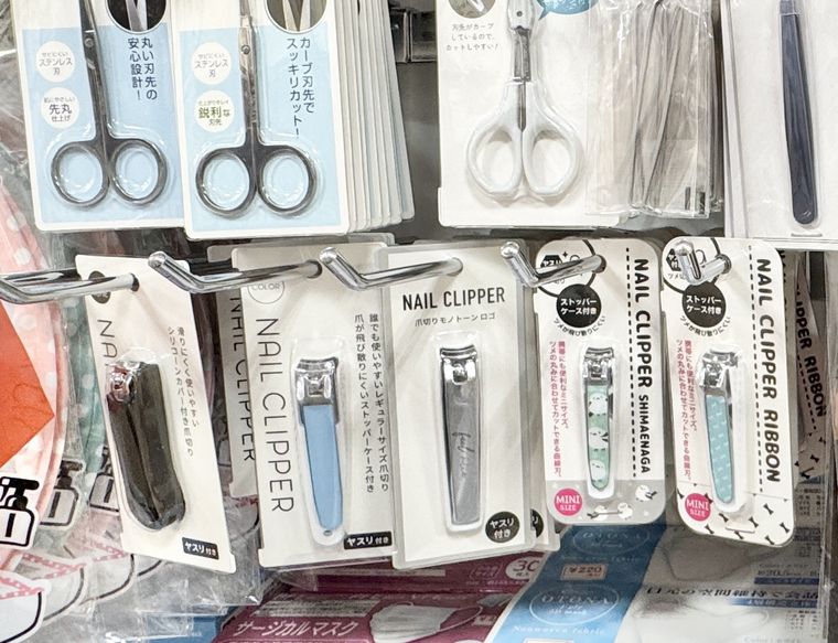キャンドゥ店頭に並ぶ爪切り