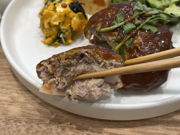 和牛と国産豚のハンバーグの断面