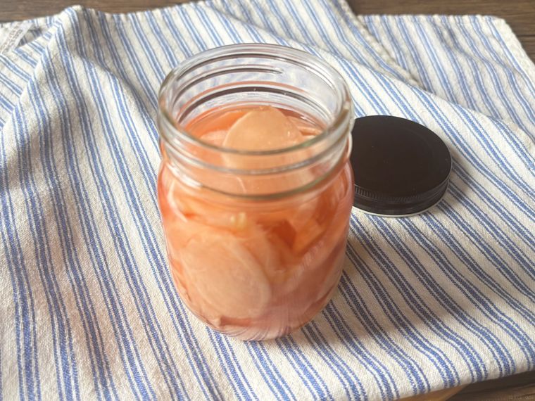 保存瓶に入った新生姜の甘酢漬け