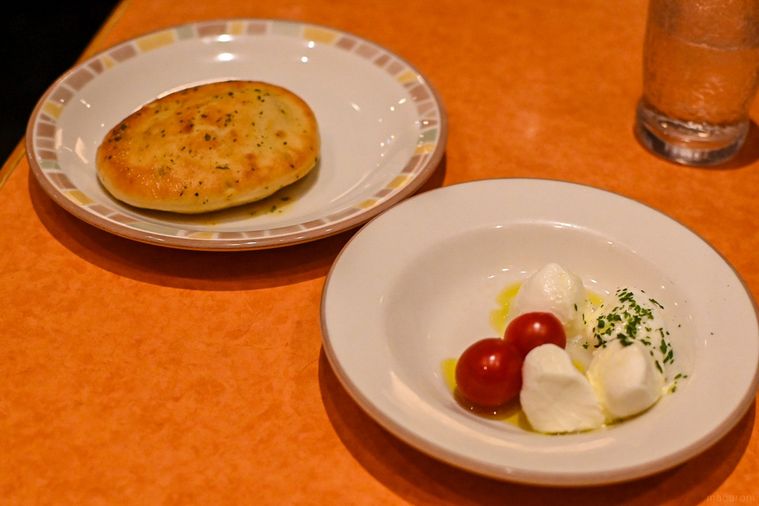 カプレーゼとフォッカチオ