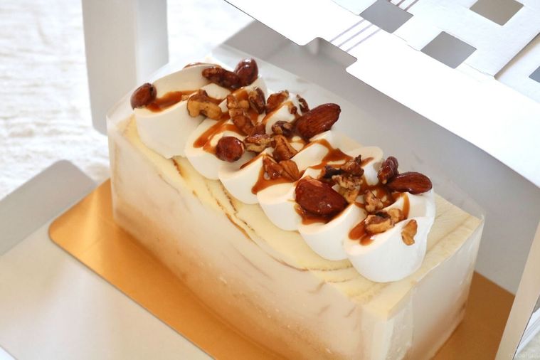 サーティワンのキャラメルリボンを使ったアイスクリームケーキ