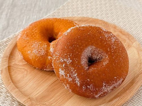 セブンお店で揚げたドーナツ2種食べ比べ。リニューアルされた気になる味わいは