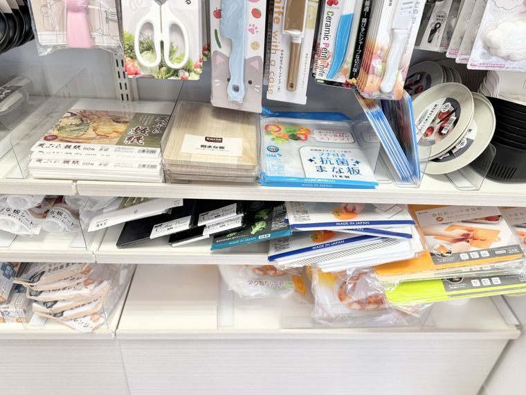 セリア店頭のまな板売り場