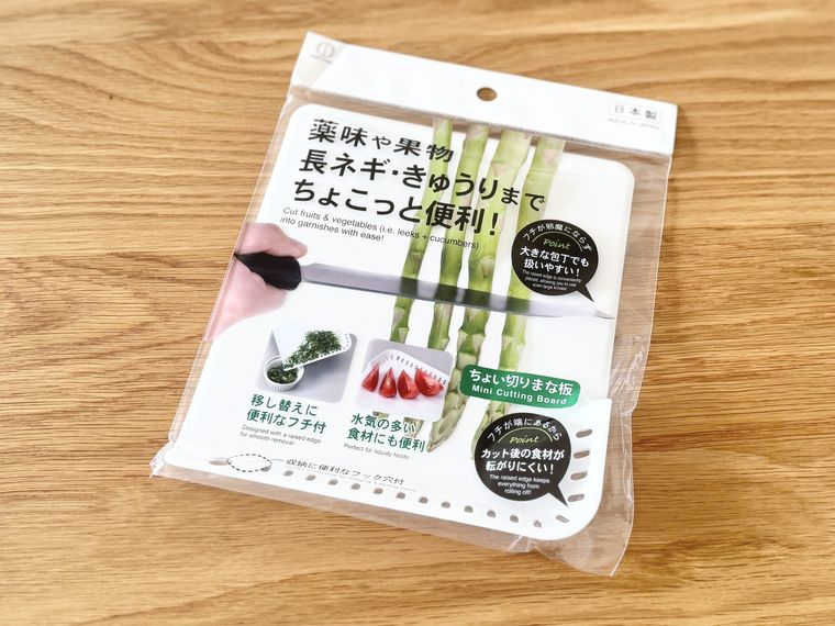 セリアちょい切りまな板のパッケージ