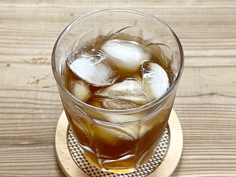 麦茶が入ったグラス