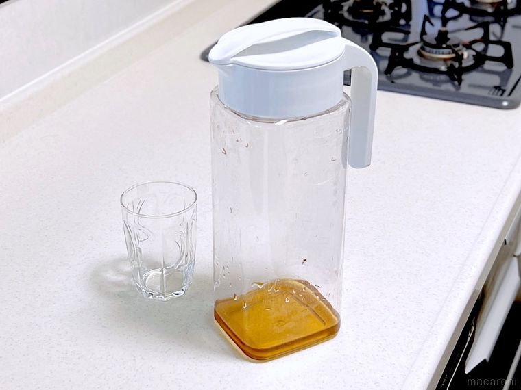 麦茶ポットに麦茶がほとんど入っていない様子