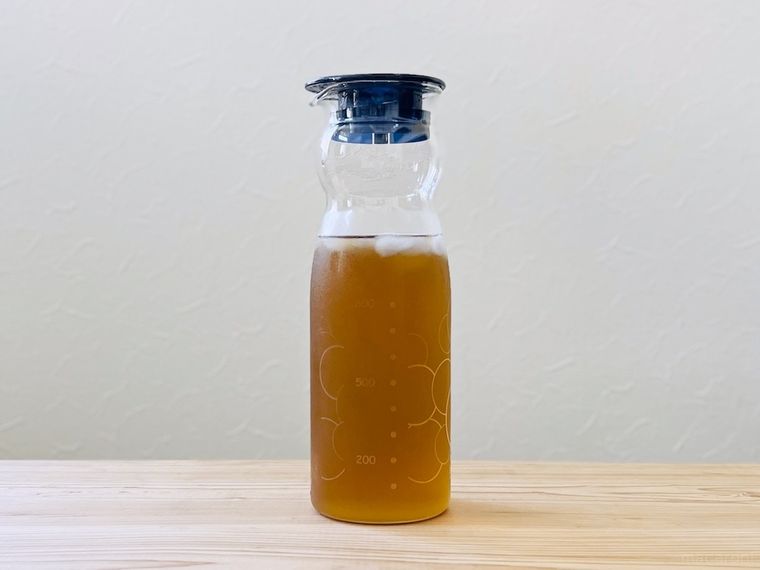麦茶が入った麦茶ポット
