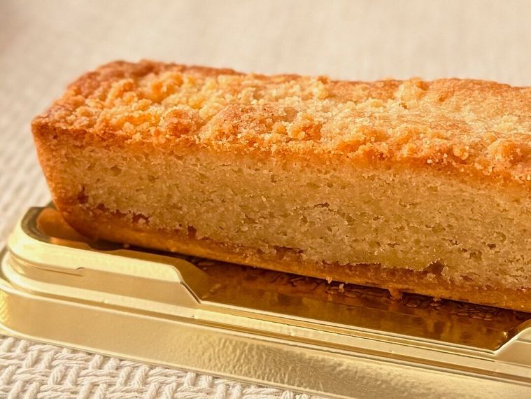 ケースの上に置かれた成城石井自家製 バターリッチバー