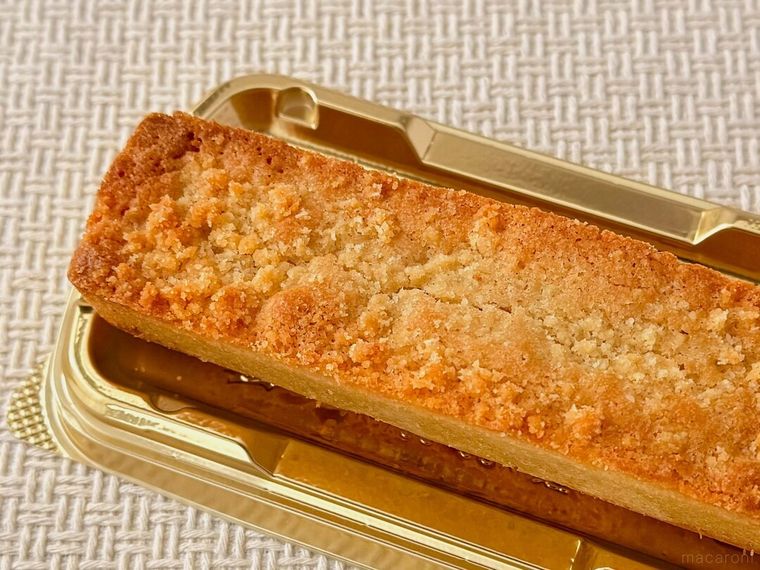 斜めに置かれた成城石井自家製 バターリッチバー