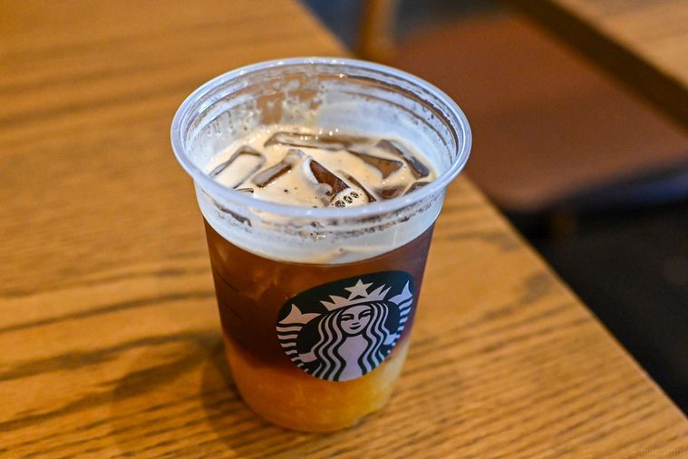 ドリンクを斜めから