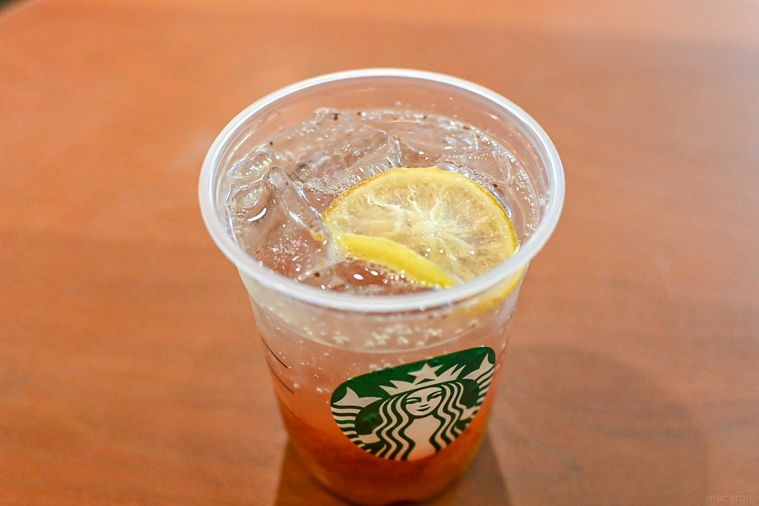 ドリンクを斜めから