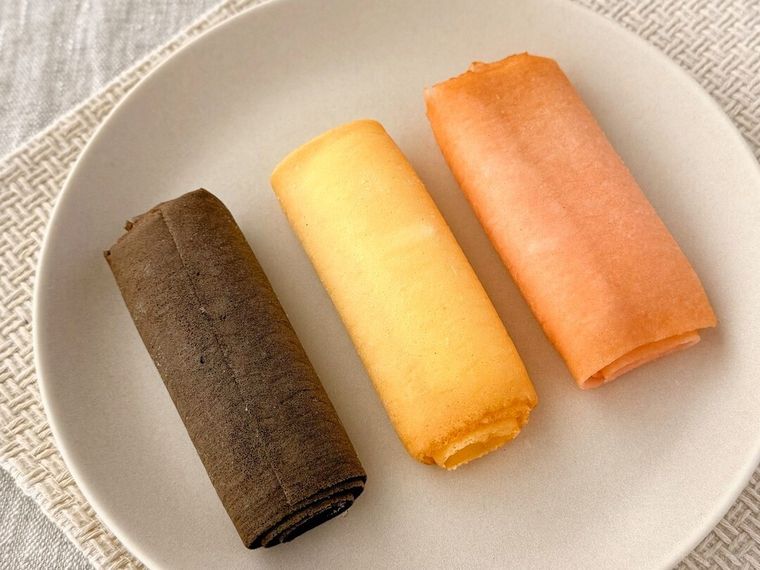 3種のミルクレープロールが並んでいる様子
