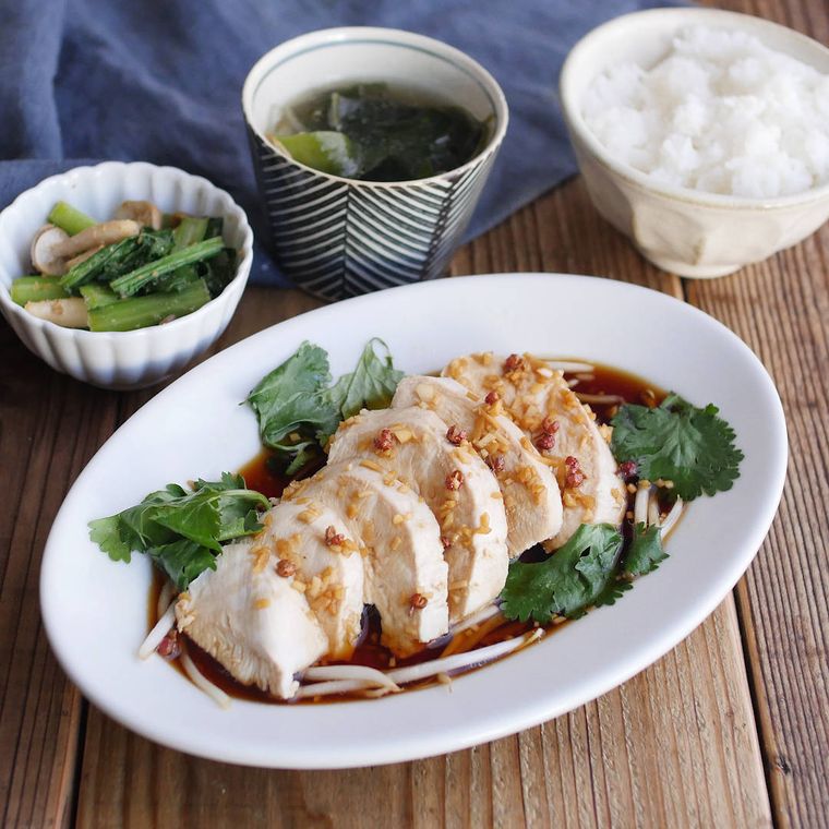 鶏むね肉がメインの定食