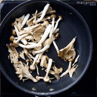【作り方】きのこの和風煮込みハンバーグ
