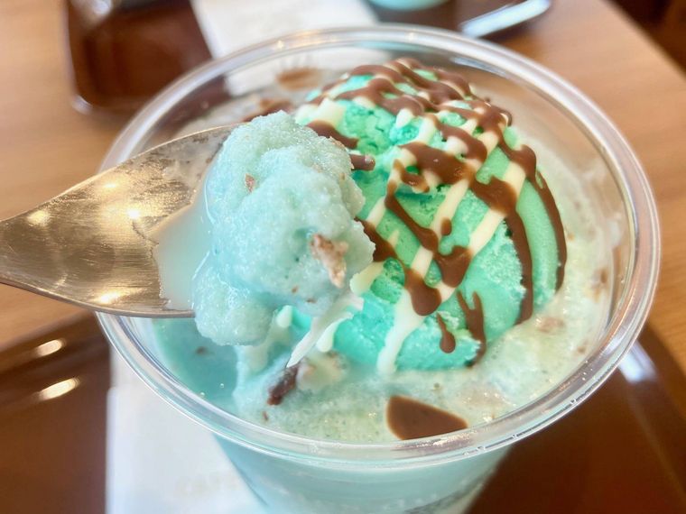 カフェ・ド・クリエ ソルベージュぱりぱりチョコミント2つのチョコレート