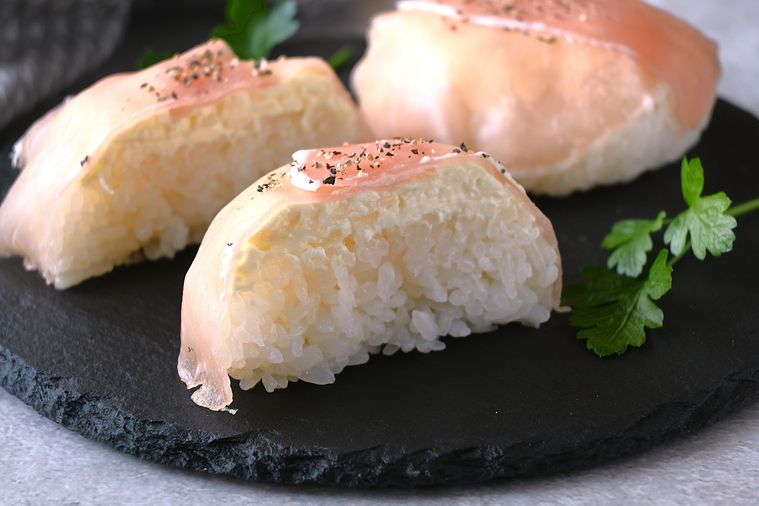 生ハムおにぎりの断面