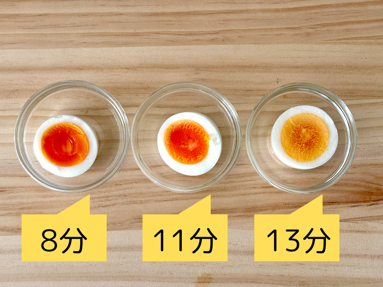 ゆで時間別のゆで卵の写真
