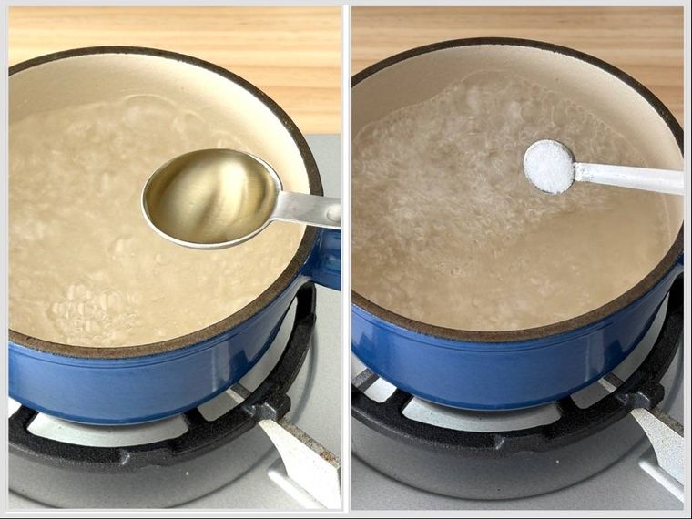 鍋にお酢と塩を入れている様子