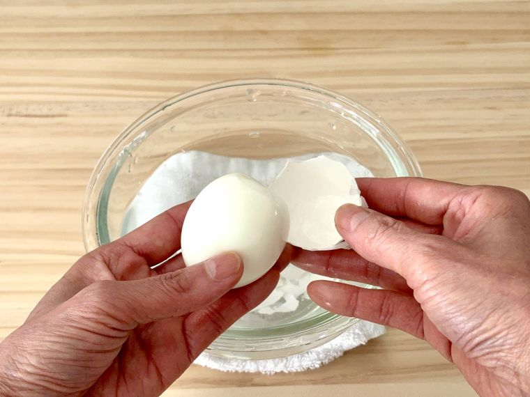 ゆで卵がきれいにむけた写真