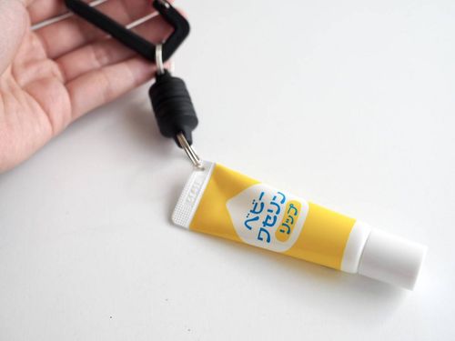 ワセリンやリップがキーホルダーに話題の持ち歩き方にすぐ使える想像以上に便利