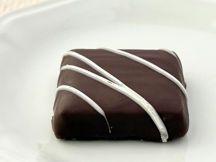 白皿にのったドバイチョコ