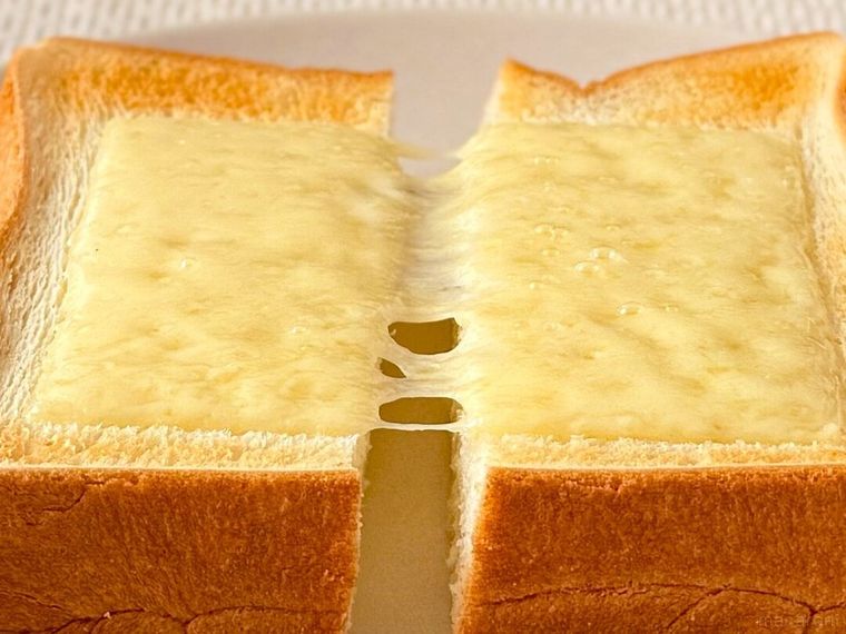 雪印北海道バター入り とろけるスライスがのびている様子