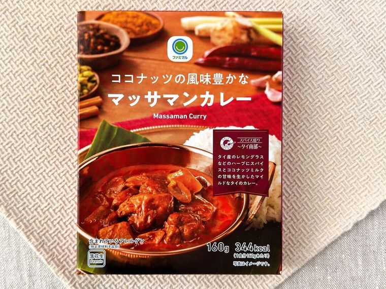 ココナッツの風味豊かなマッサマンカレーのパッケージ
