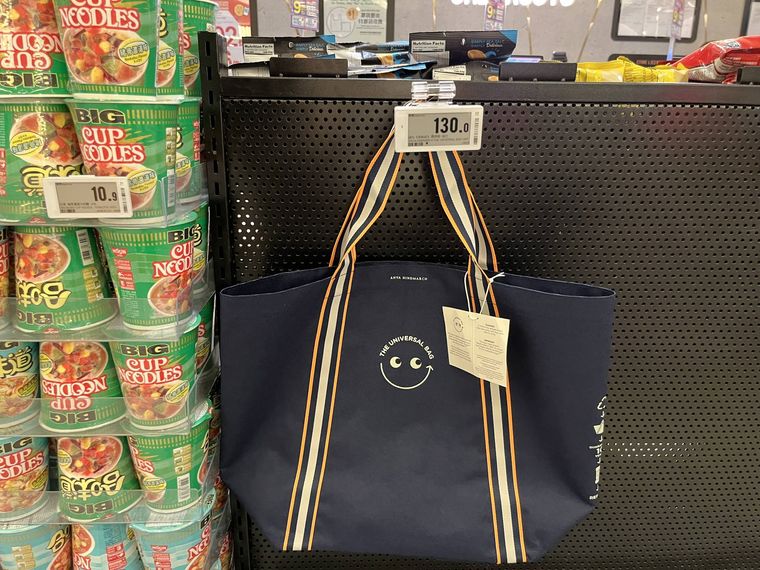 アニヤハインドマーチのエコバッグ