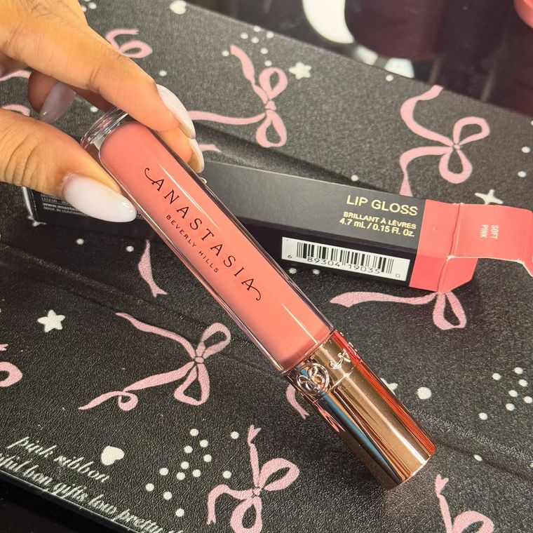 アナスタシア ビューティーヒルズのリップグロス