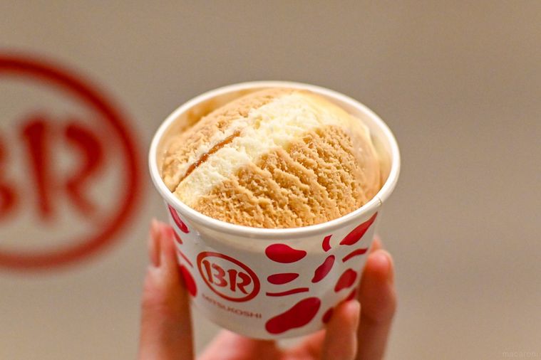 アイスを持っているところ