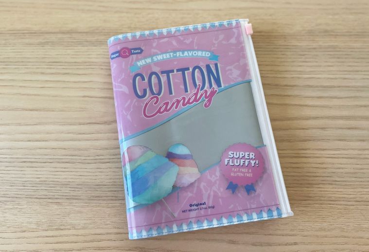 セリア スライダー付きブックカバーを本に装着した写真