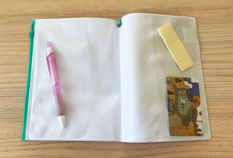 ダイソースライダー付きブックカバーの内側