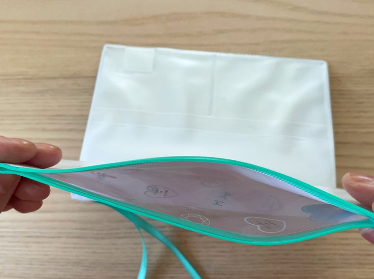 ダイソースライダー付きブックカバーのポケット部分