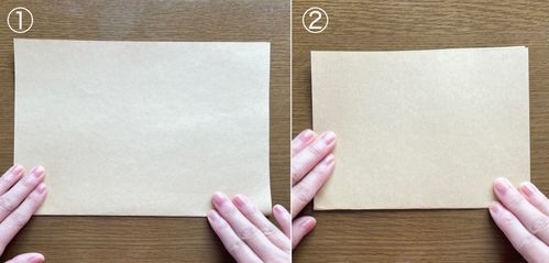 チラシを折ってゴミ箱を作っている写真