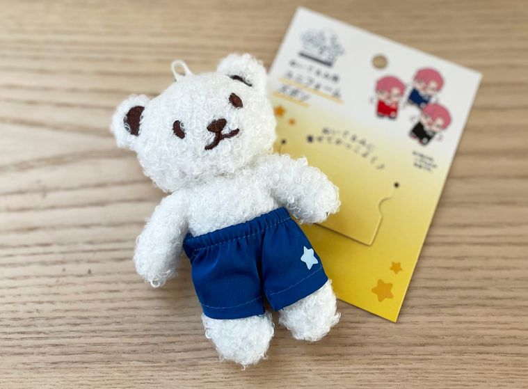 ぬいぐるみにセリアのぬい用ズボンをはかせた写真