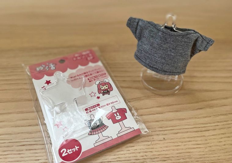 セリアのぬい服用トルソーを使ってTシャツをディスプレイ