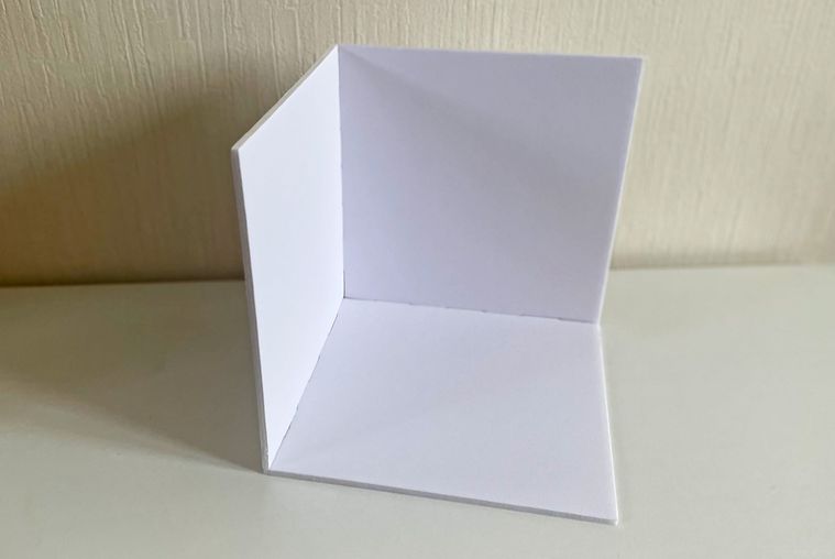 セリアのドールハウスを組み立てた完成写真