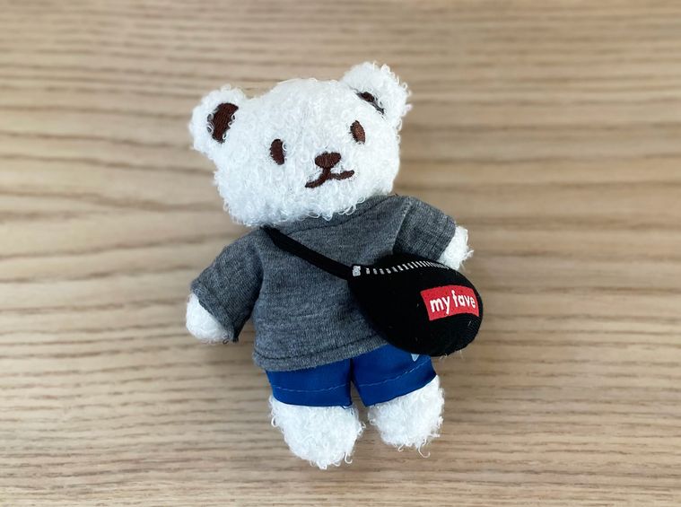 ぬいぐるみにセリアのボディバッグを装着